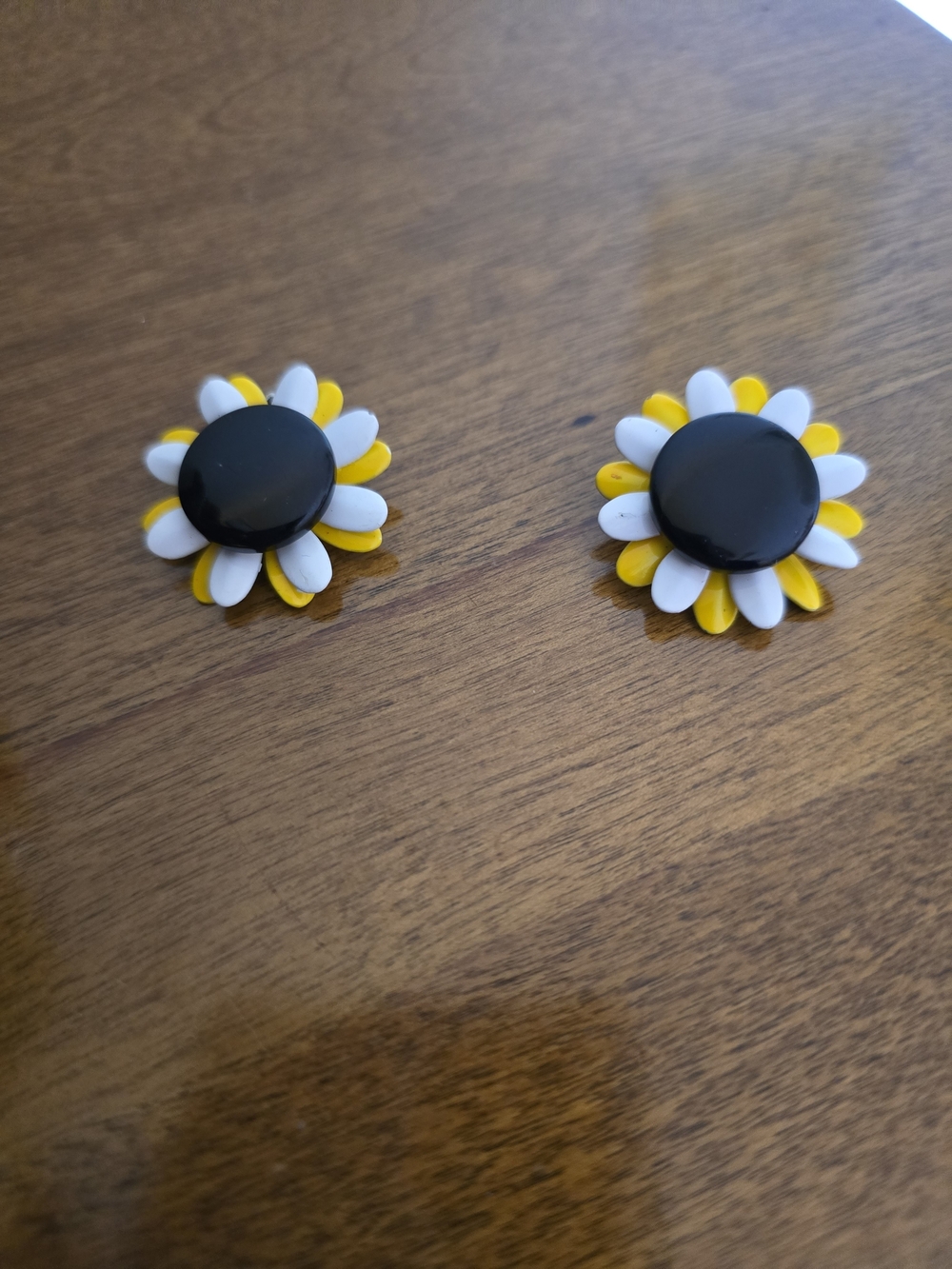 60's Vintage Mod Daisy Clip On Earrings